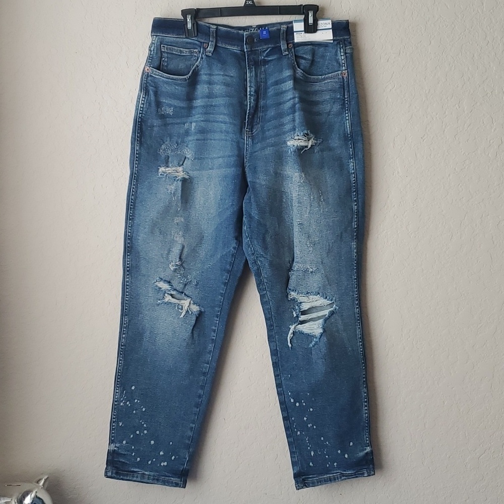 4/$30 **NWT Arizona highest rise mom jeans semi relaxed fit with tapered…